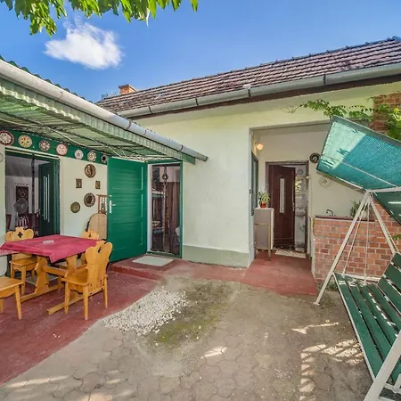 Апартаменты Apartman Kuckoval Балатонфёльдвар